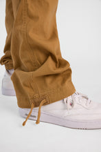 Pantalon décontracté resserré en sergé à poches avant obliques thumbnail 9