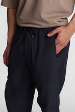 Zip-Pockets Traveler Jogger thumbnail 18