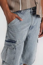 Short ample à poches cargo en denim thumbnail 2
