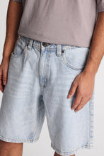 Shorts en denim lâche à patch brodé tigre et flammes thumbnail 3