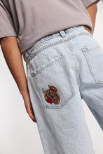Shorts en denim lâche à patch brodé tigre et flammes thumbnail 1