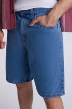 Shorts ample en jean thumbnail 2