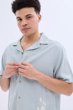 Chemise boutonnée à manches courtes en lin mélangé graphique brodé thumbnail 2