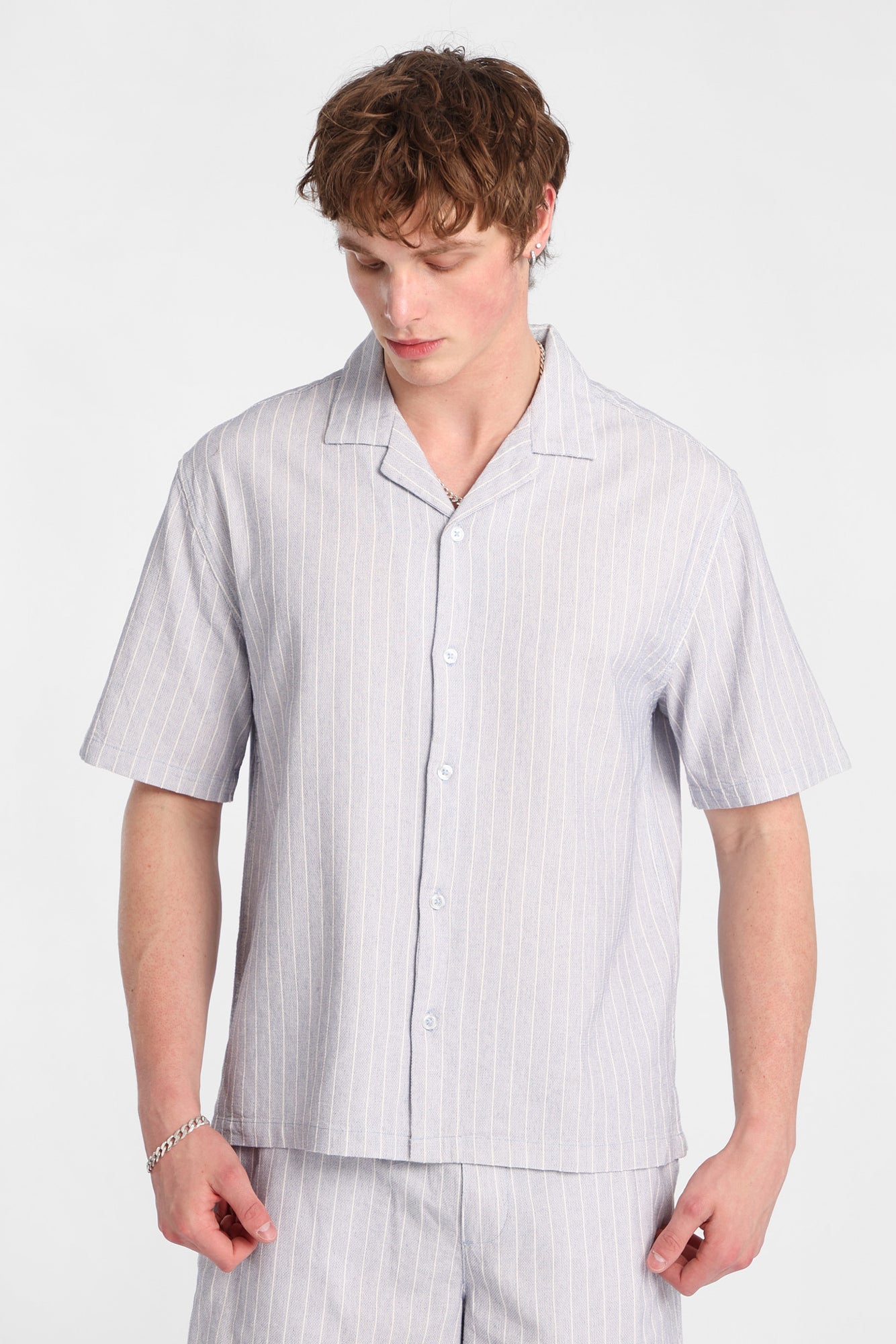 Chemise à rayures fines manches courtes texturé