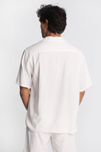 Chemise boutonnée à manches courtes en lin mélangé thumbnail 8