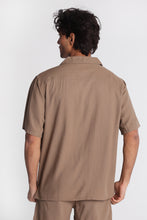 Chemise boutonnée à manches courtes en lin mélangé thumbnail 12