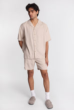 Chemise boutonnée à manches courtes en lin mélangé thumbnail 17