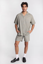 Chemise boutonnée à manches courtes en lin mélangé thumbnail 29