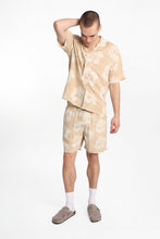 Chemise boutonnée à manches courtes en lin mélangé à motif floral thumbnail 5