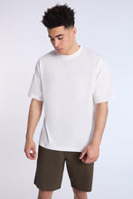T-shirt Essentials Premium à col ras du cou thumbnail 10