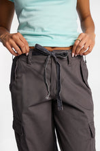 Low Rise Ultra-Loose Cargo Twill Joggers thumbnail 3