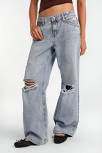 Chloe Low Rise Baggy Jeans thumbnail 2