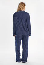 Ensemble chemise à manches longues et pantalon pyjama coupe Dad Super Doux imprimé intégral thumbnail 18