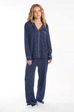 Ensemble chemise à manches longues et pantalon pyjama coupe Dad Super Doux imprimé intégral thumbnail 17