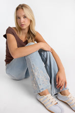 Jean Isla évasé taille haute avec broderie florale en mandala thumbnail 1