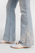 Jean Isla évasé taille haute avec broderie florale en mandala thumbnail 5