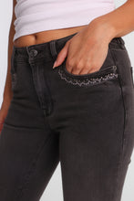 Jean Isla évasé taille haute avec appliqué en strass thumbnail 2