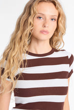 T-shirt en tricot côtelé à rayures thumbnail 6