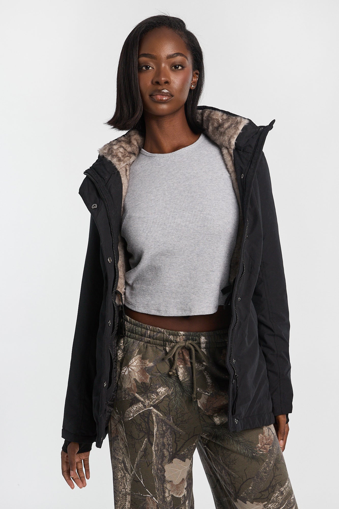 Parka à capuche doublé en fausse fourrure