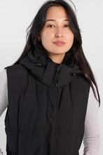 Gilet matelassée à capuchon zippée à l'avant thumbnail 3