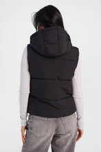 Gilet matelassée à capuchon zippée à l'avant thumbnail 4
