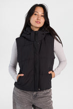 Gilet matelassée à capuchon zippée à l'avant thumbnail 2