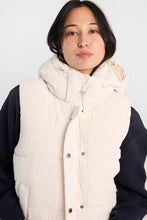 Gilet matelassée à capuchon zippée à l'avant thumbnail 7