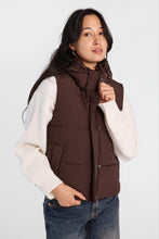 Gilet matelassée à capuchon zippée à l'avant thumbnail 10