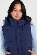 Gilet matelassée à capuchon zippée à l'avant thumbnail 11