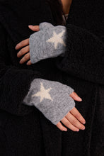 Gants sans doigts en tricot duveteux thumbnail 3