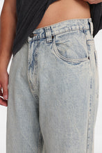 Ultra-Baggy Jeans thumbnail 2