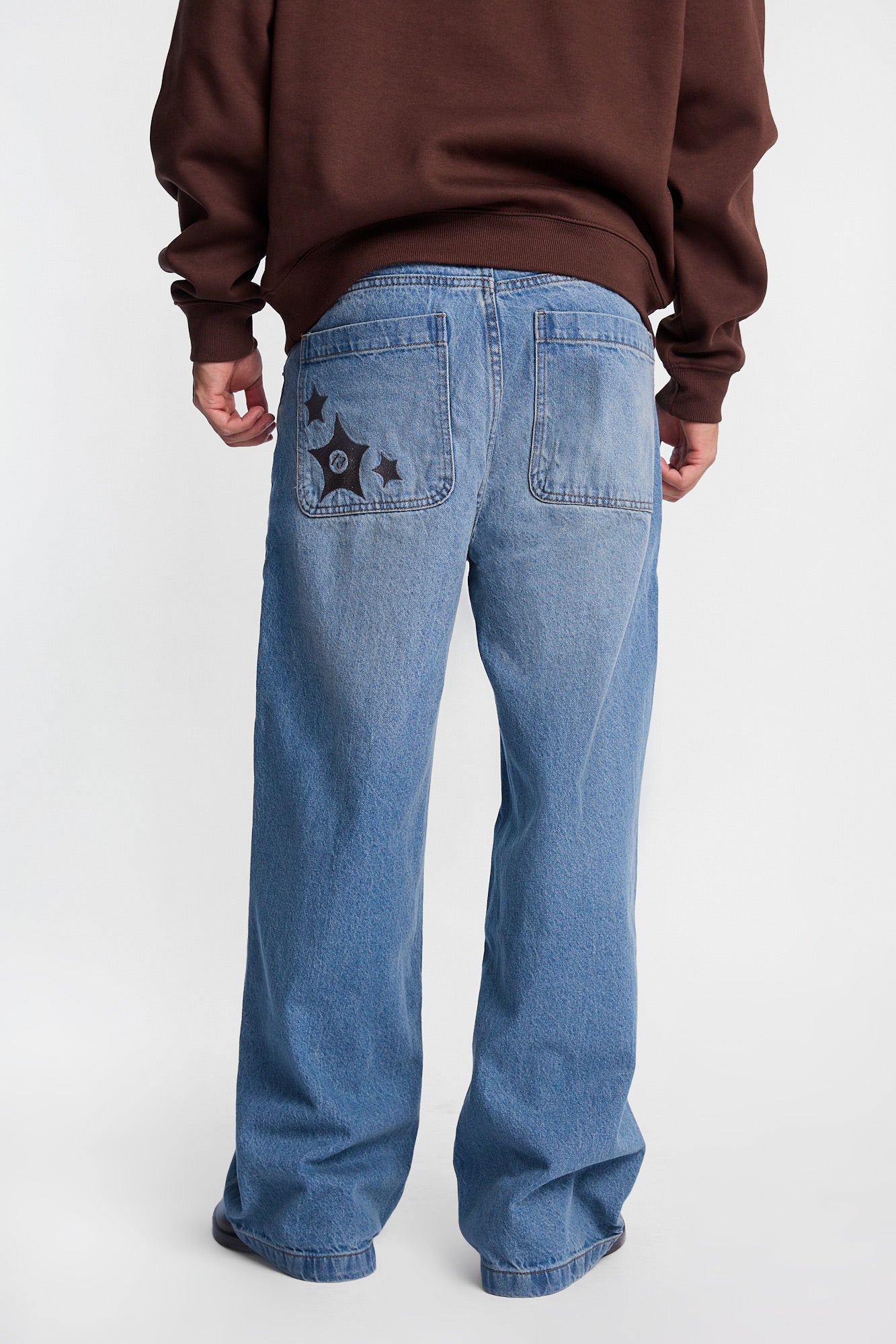 Jean ultra-ample à appliqué étoiles