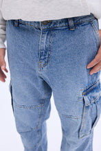 Pantalon cargo en denim thumbnail 3