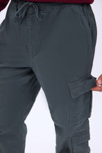 Pantalon cargo décontracté en sergé thumbnail 10