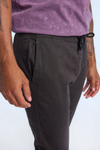 Jogger mince en sergé thumbnail 7