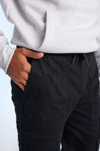 Pantalon cargo ample en sergé thumbnail 3