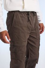 Pantalon cargo ample en sergé thumbnail 10