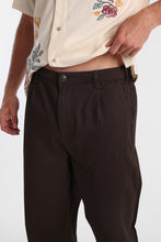 Pantalon plissé lâche en sergé thumbnail 7