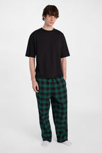 Pantalon pyjama classique à carreaux thumbnail 4