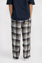 Pantalon pyjama classique à carreaux thumbnail 3