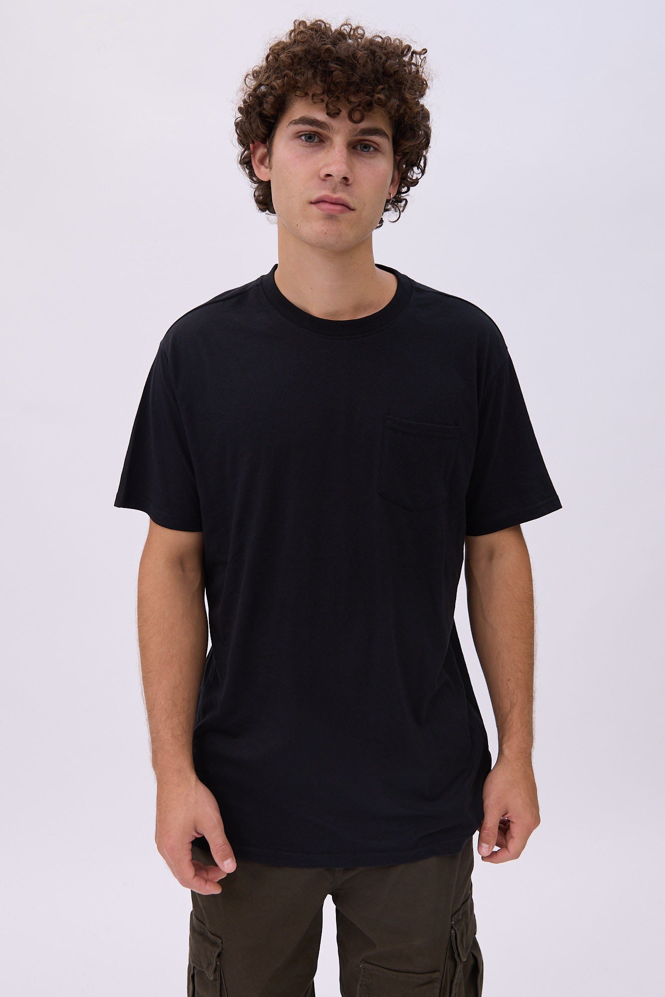 Basic Relaxed Pocket Crew Neck Tee