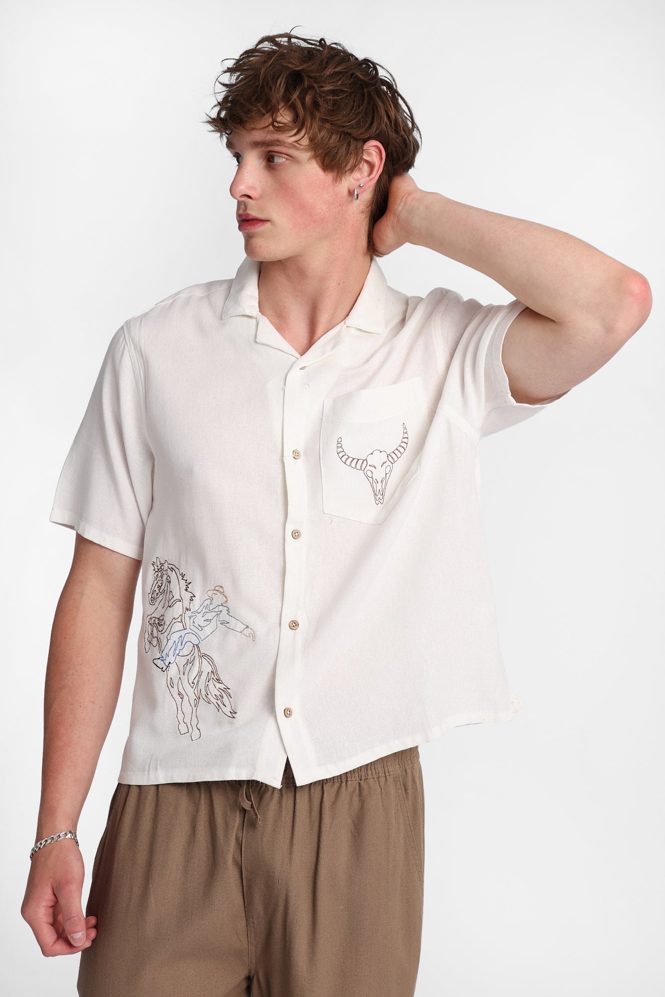 Chemise à manches courtes motif floral brodé