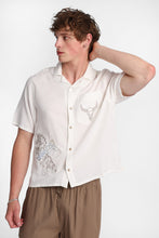 Chemise à manches courtes à motif floral brodé thumbnail 1
