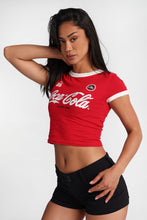 T-shirt ajusté en tricot côtelé à bord contrastant imprimé Coca-Cola Since 1886 thumbnail 1
