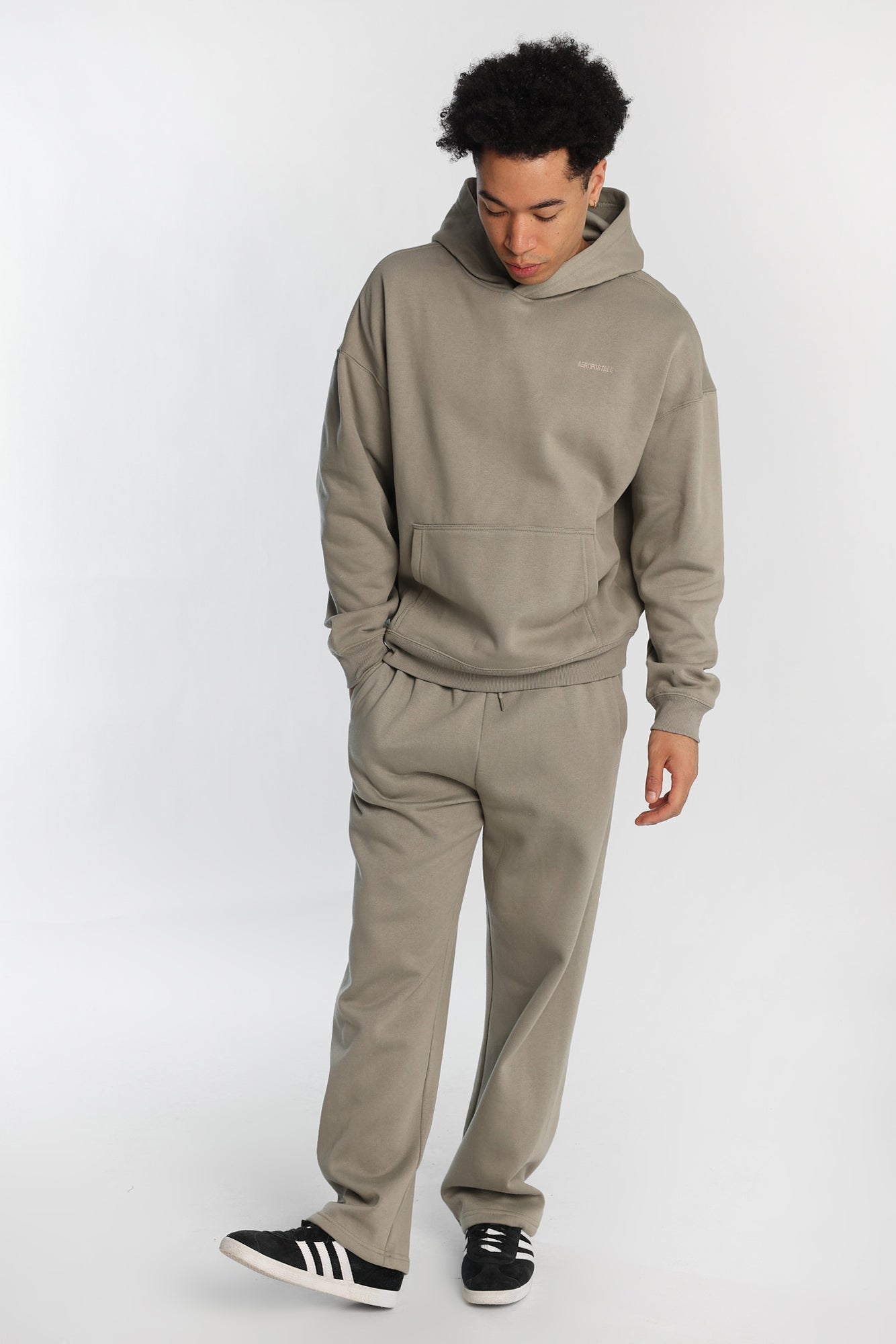 美品　BlueleaブルレアSideslit sweatpantsホワイト AERO Embroidered Straight Leg Sweatpants – Bluenotes