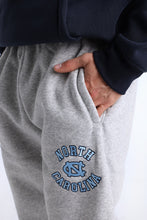 Pantalon de jogging à patch brodé University of North Carolina thumbnail 2