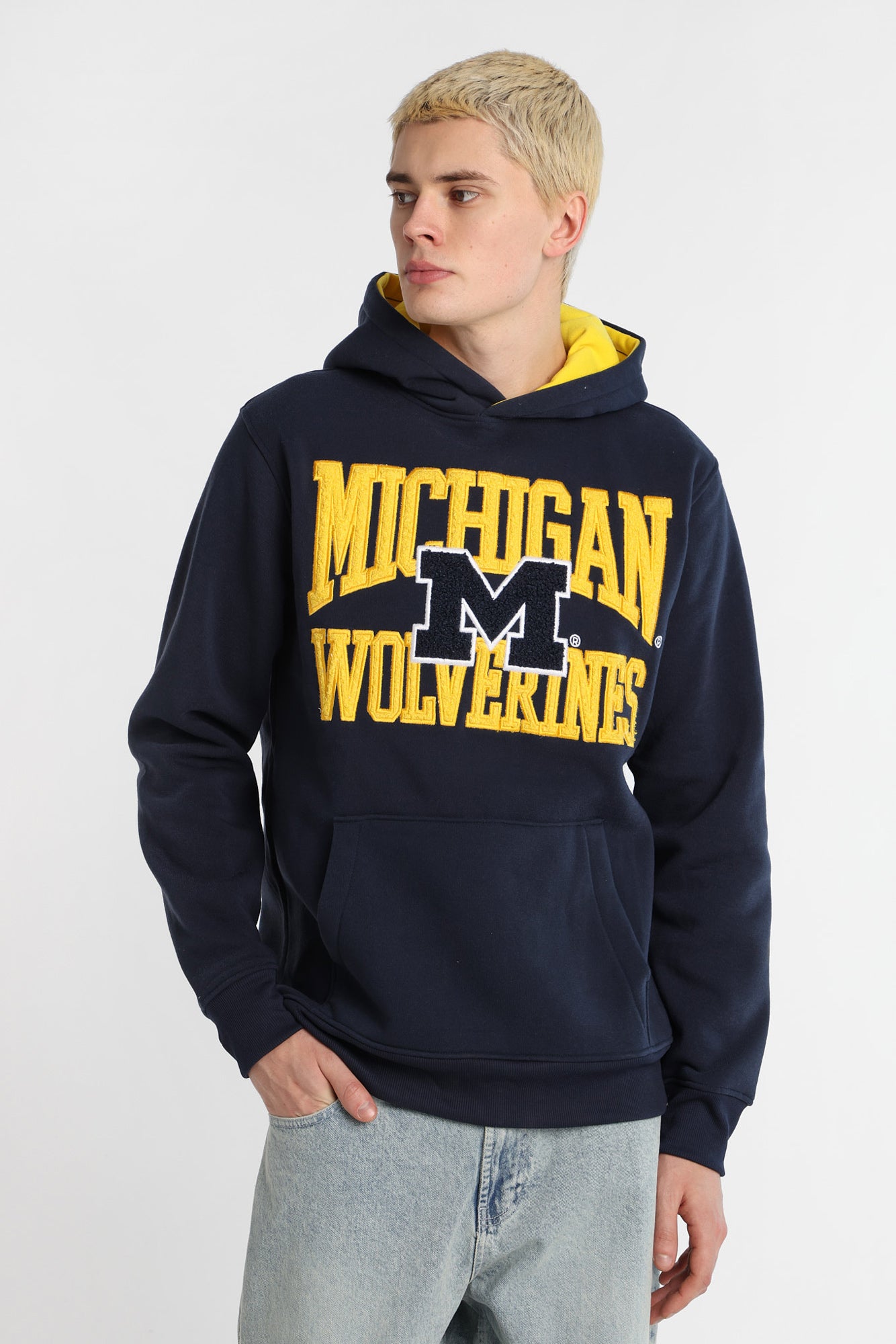 Pull a? capuchon à contraste appliqué chenille Michigan Wolverines