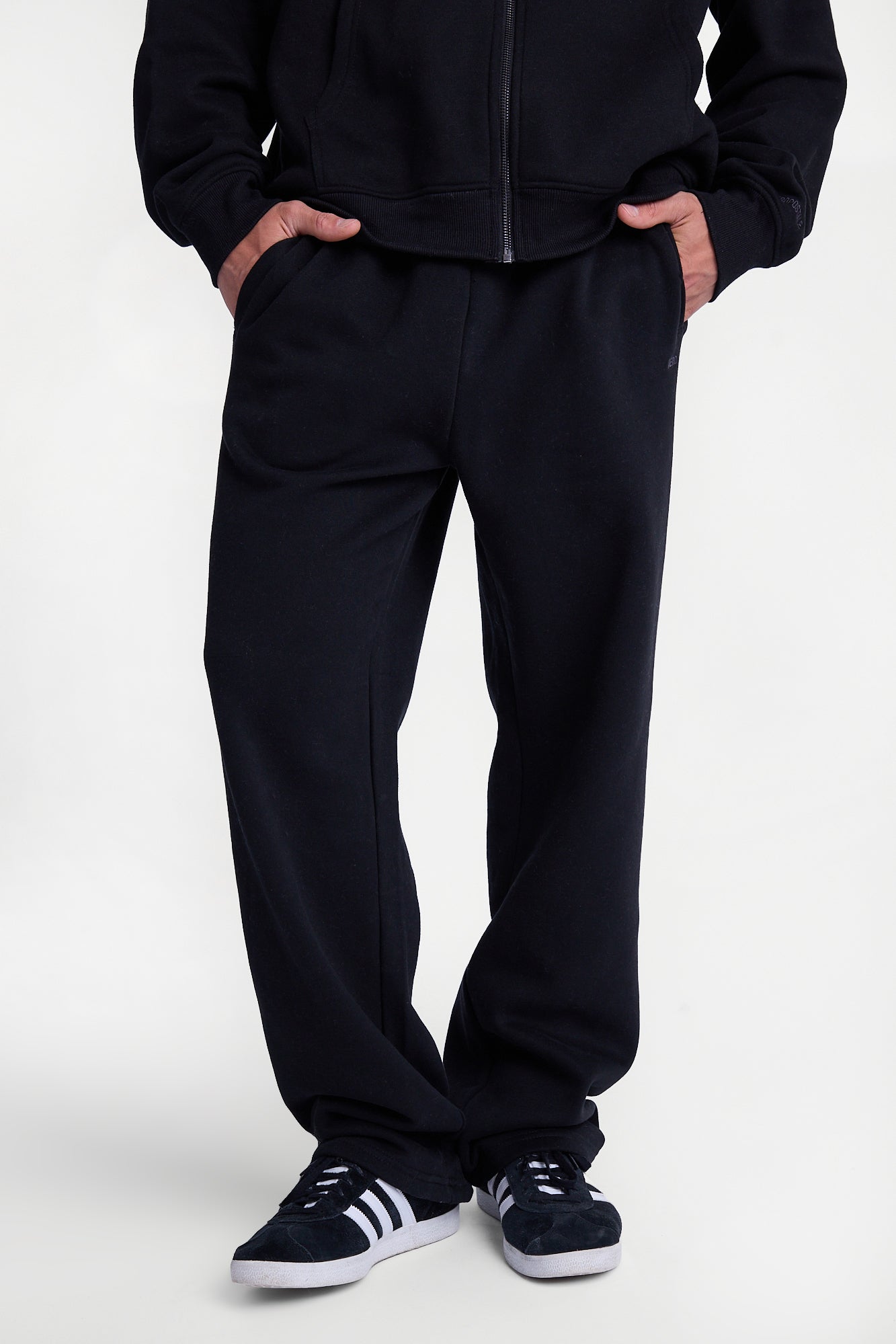 AERO Cloud Fleece Embroidered Baggy Sweatpants