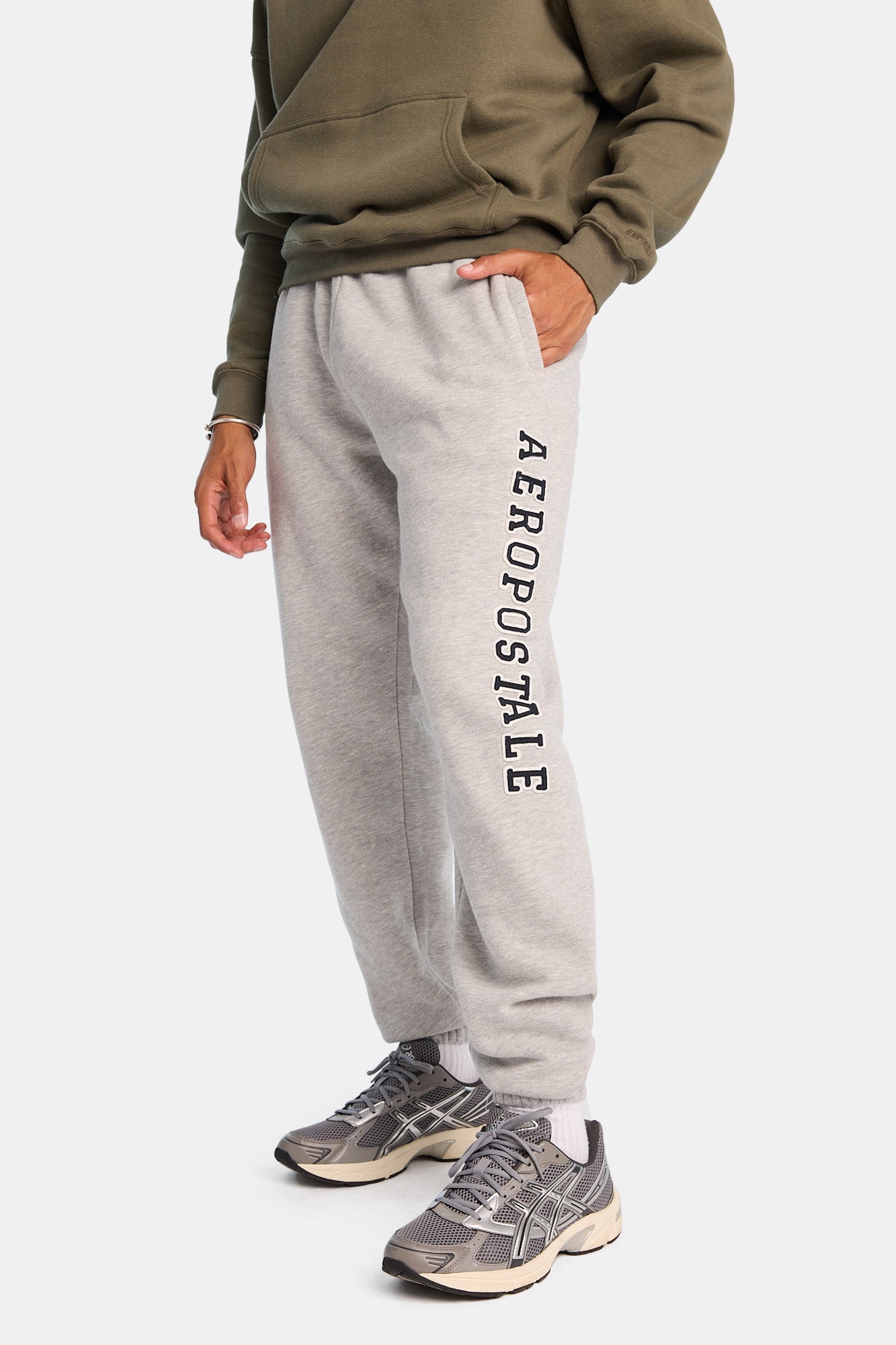 Aéropostale Cloud Soft Fleece Graphic Applique Cinched Sweatpants