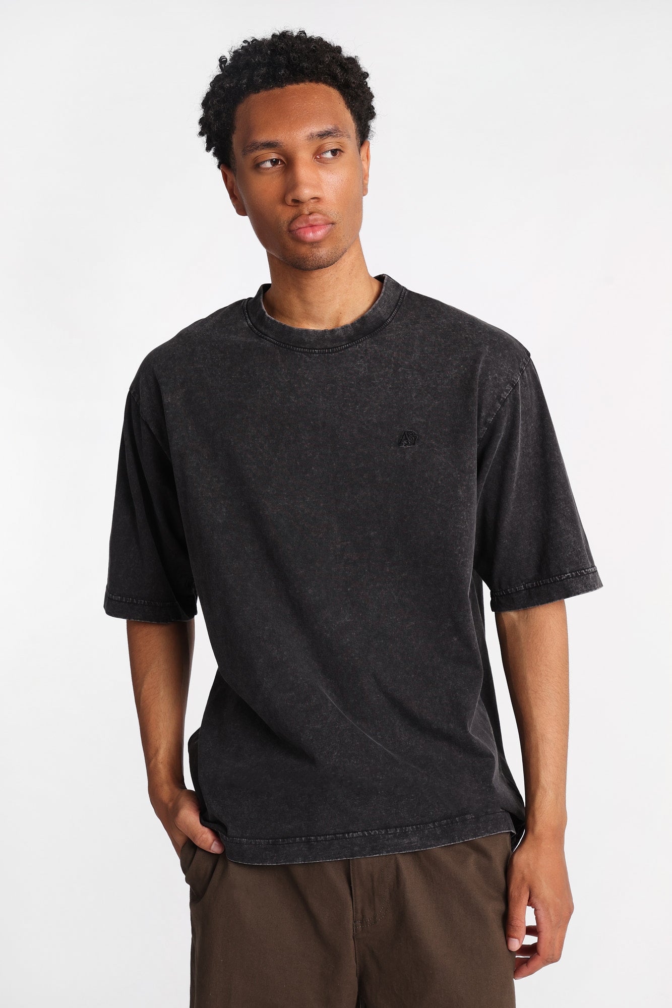 T-shirt graphique AERO A87 brodé délavé